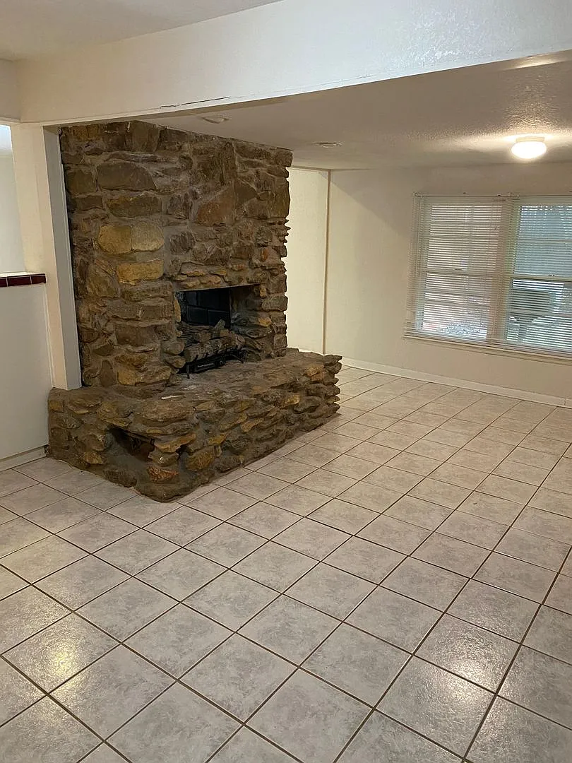 Extra Spacious Home 4 Bedroom 3 Bath — Photo 3