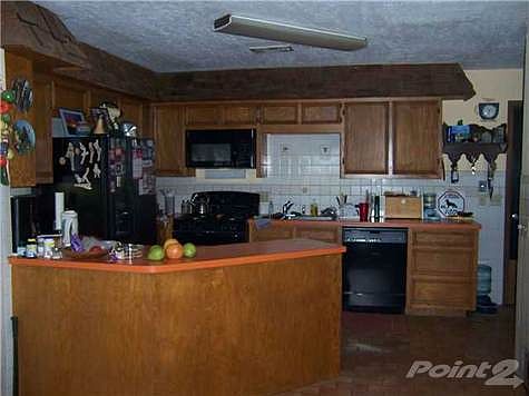 8210 St Pk Rd kitchen