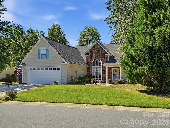 2nd image of 526 Kenbridge Ln