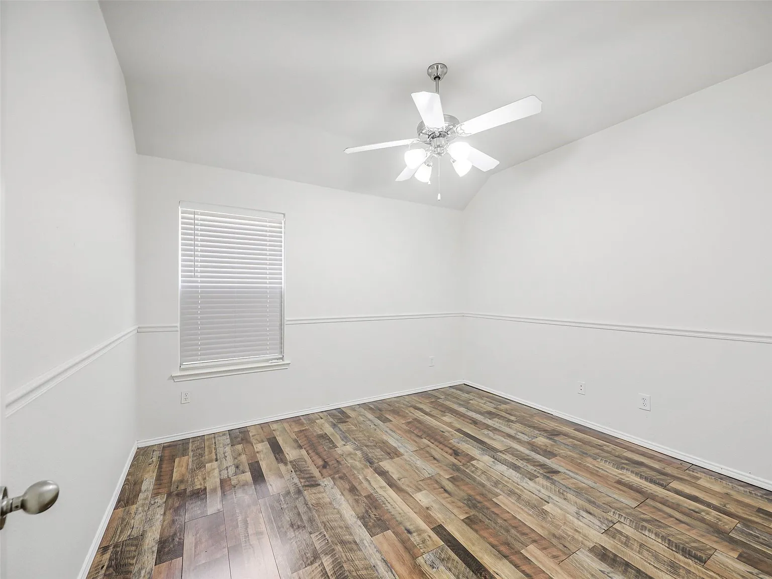 3 bed, 1847 sqft, $2,300 — Photo 4