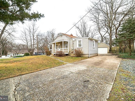 4th image of 1501 Crawford Dr