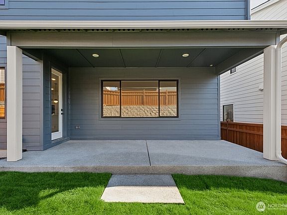 4th image of 15314 204th Avenue E #21