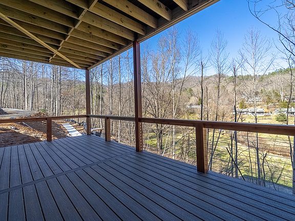 5th image of 405 Oak Creek Rd