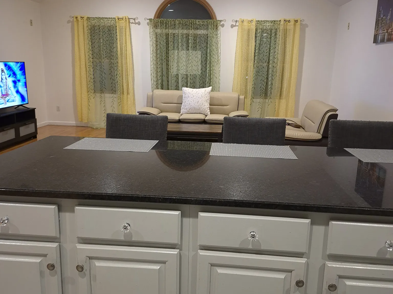 3 bed, $1,250 — Photo 4