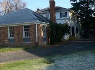 282 Lincoln Rd, Grosse Pointe, MI 48230