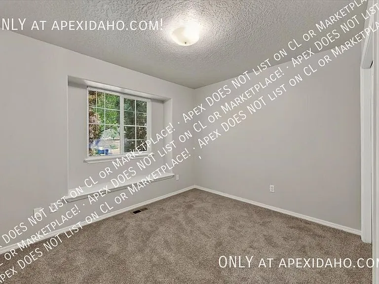 3851 N Lezana Ave — Photo 16