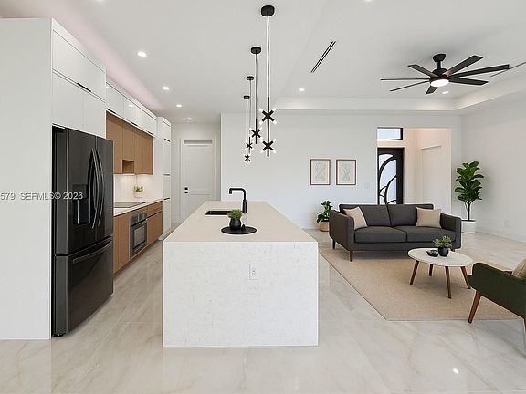 4th image of 1321 NE Nineteen Terrace Cpe