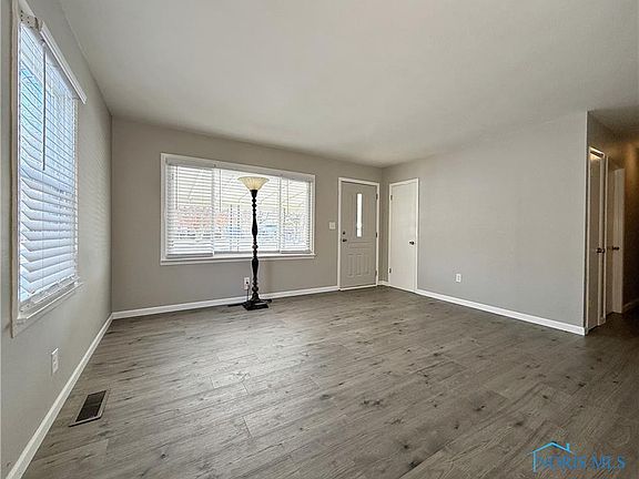 5th image of 1107 Buckley St