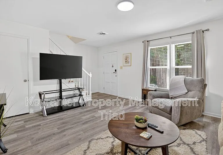 115 S Mendenhall St #D — Photo 7