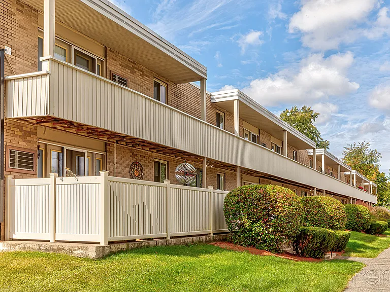 Sutton Place Apartments — Photo 11