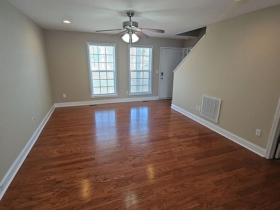 4th image of 2015 Reserve Dr