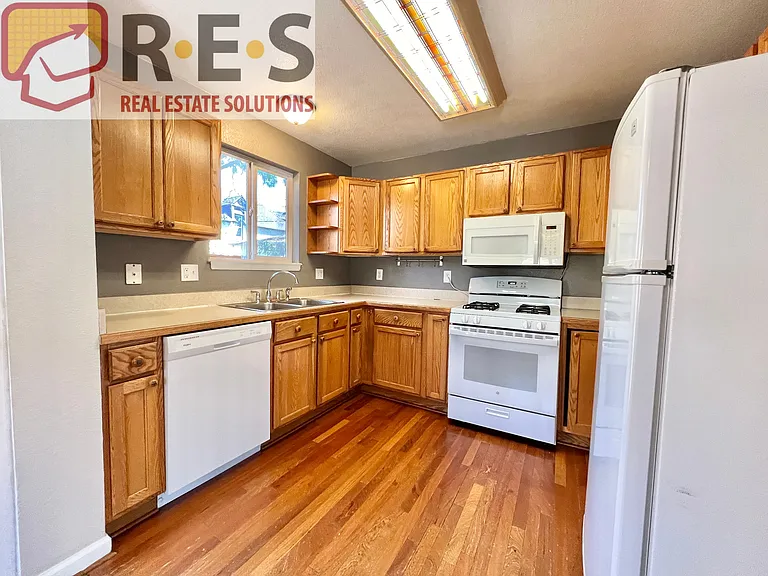 1617 W 39th Ave — Photo 4