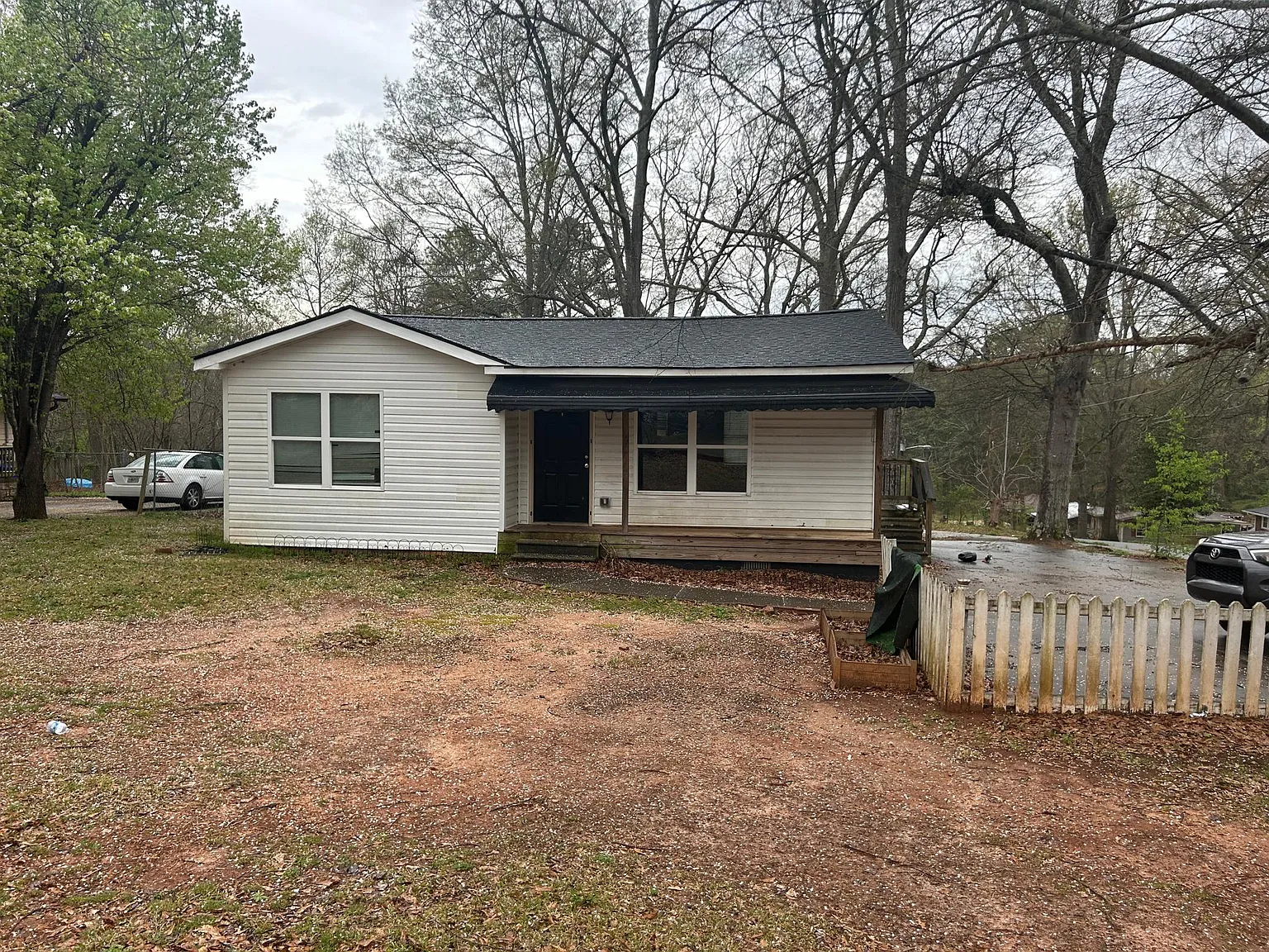 2 bed, 906 sqft, $1,300 — Photo 1