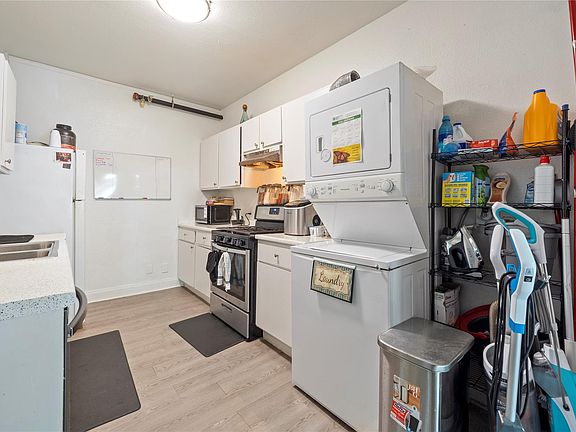4th image of 201 W 31st St APT A