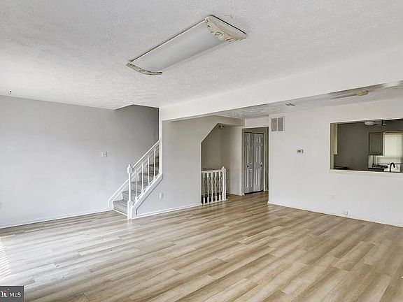 4th image of 7311 Cantwell Rd