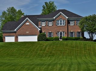 3N832 Baert Ln, St Charles, IL 60175