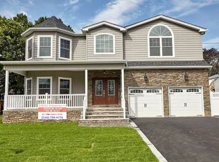 2054 Potter Ave, Merrick, NY 11566