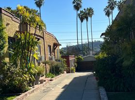 4936 1/2 Stratford Rd, Los Angeles, CA