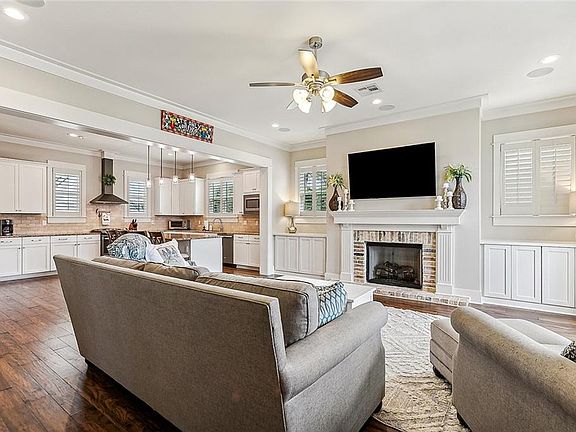 4th image of 200 Stafford Pl
