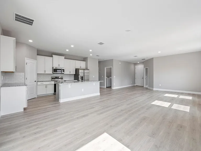 495 Harrison St SW — Photo 16