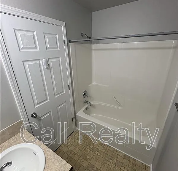 1814 N Arc St — Photo 9