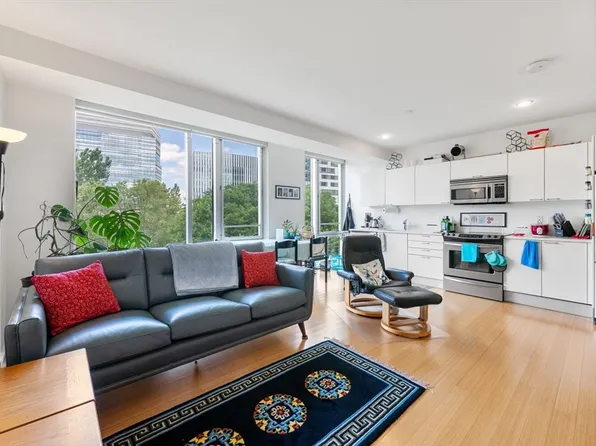 2 Earhart St Unit 421, Cambridge, MA 02141