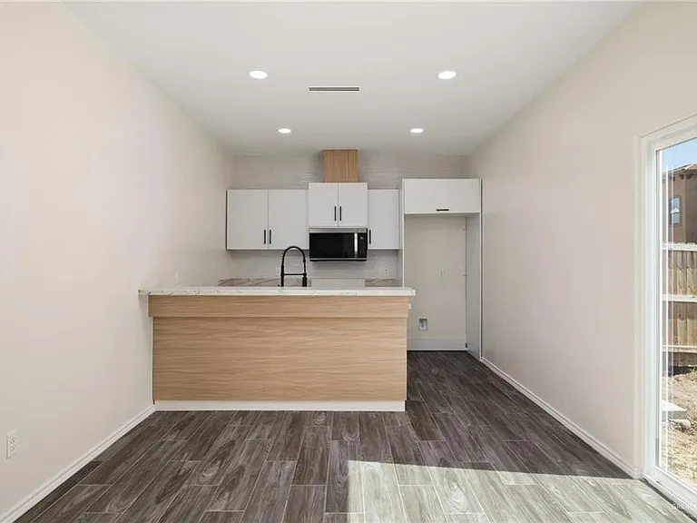 2800 Stablewood — Photo 4