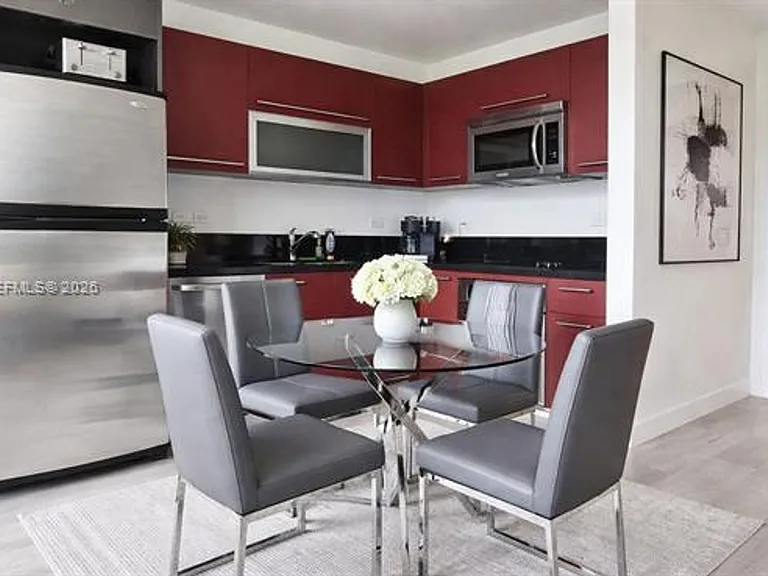 253 NE 2nd St #433 — Photo 6