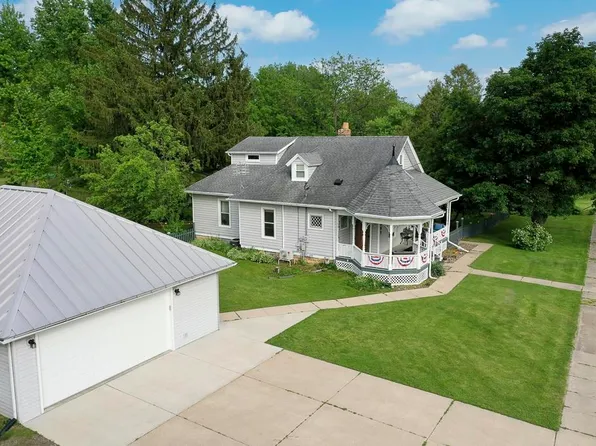 608 Albion Rd, Edgerton, WI 53534