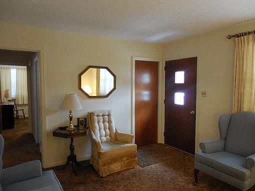 2nd image of 146 Bernard Ct