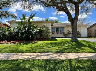 8960 NW 8th St, Pembroke Pines, FL 33024