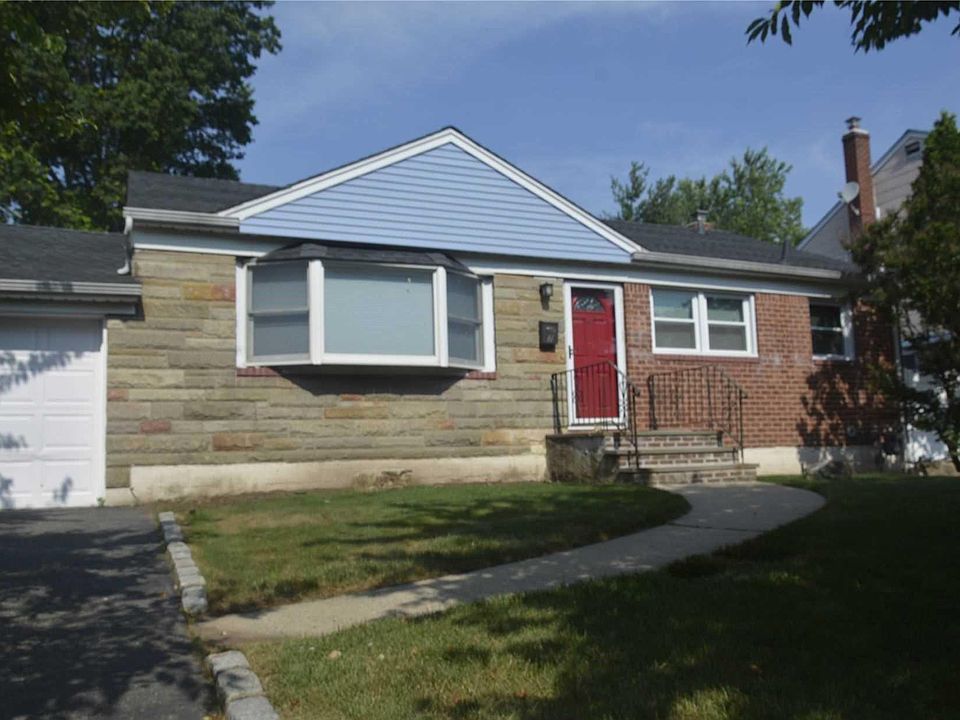 2nd image of 7 Evelyn Ln