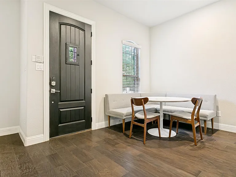 2209 Zenith Ave — Photo 3