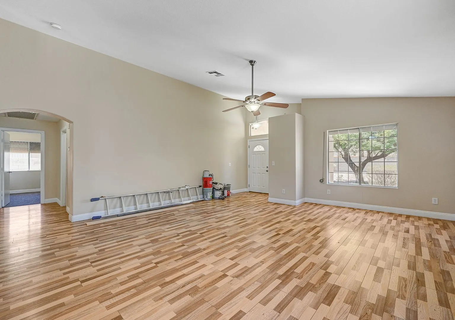Gorgeous 1 story Home — Photo 4