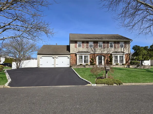 63 Acacia Drive, Holbrook, NY 11741