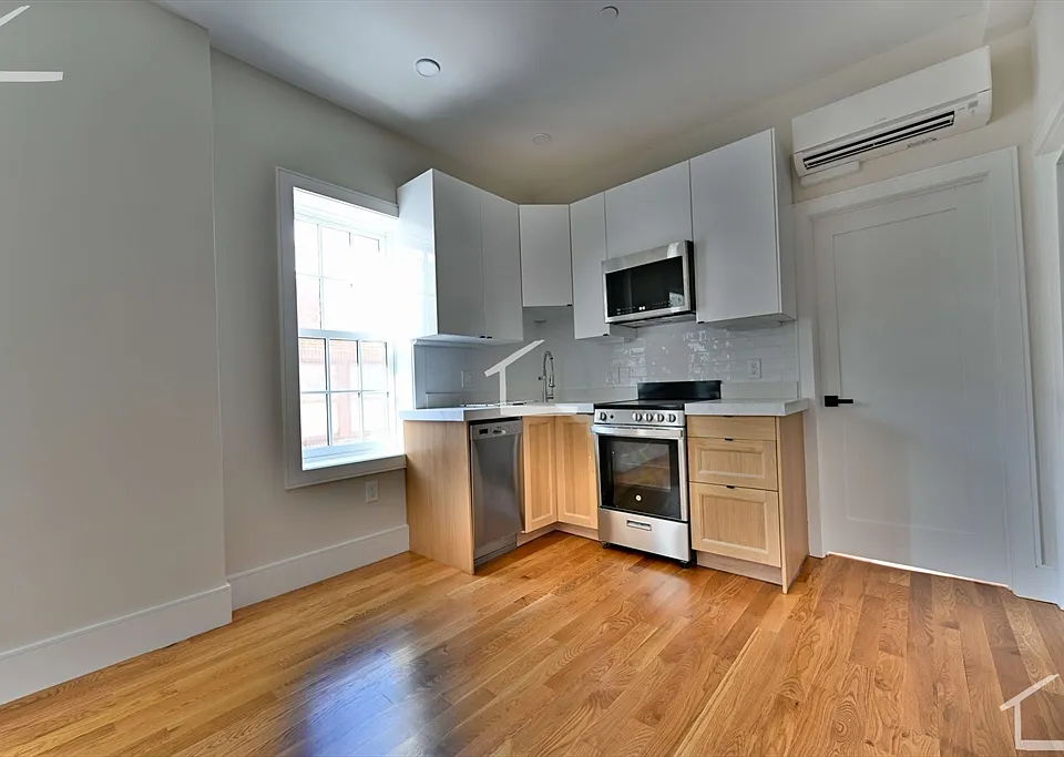 18 Winchester St #4