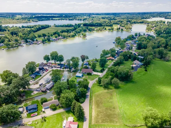 6950 S 145 E, Wolcottville, IN 46795