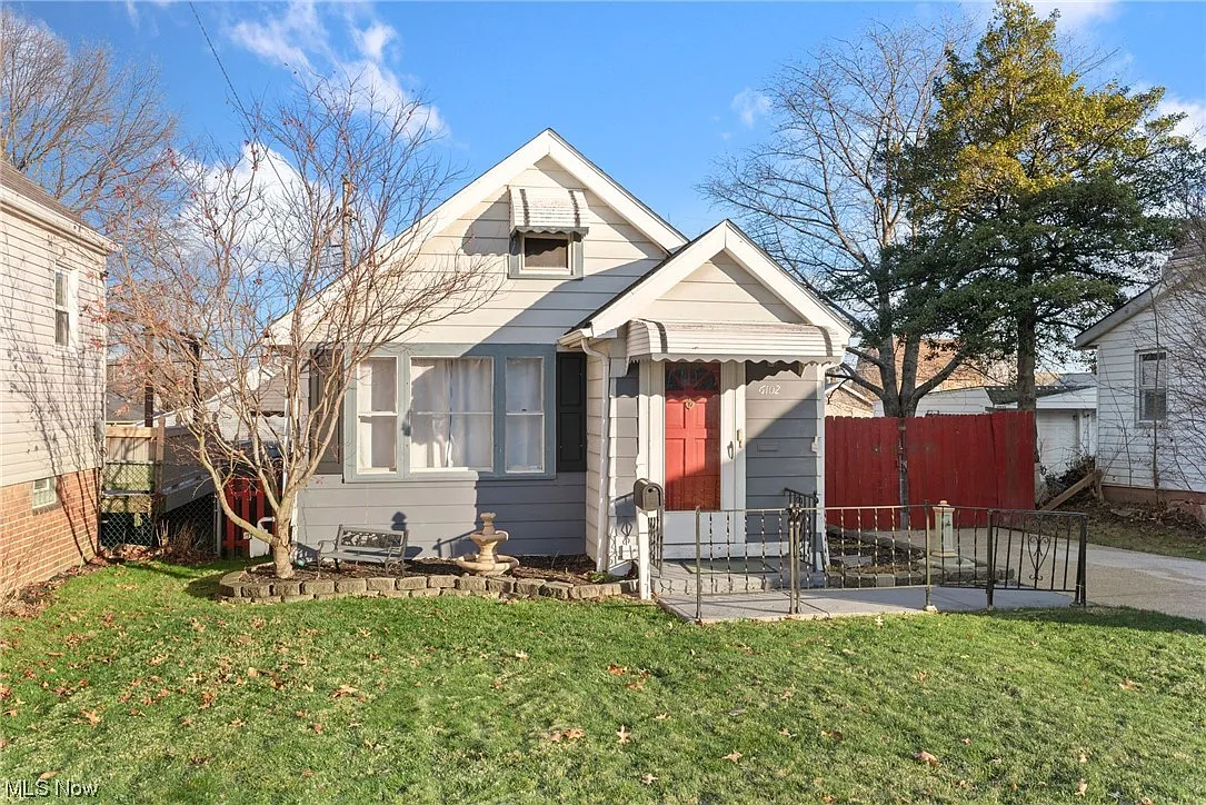 6102 Theota Ave photo 1
