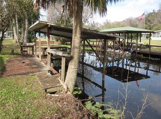 38 Canal Ct, Lake Panasoffkee, FL 33538