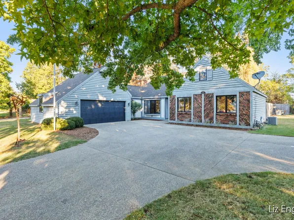 260 Randolph St, Douglas, MI 49406