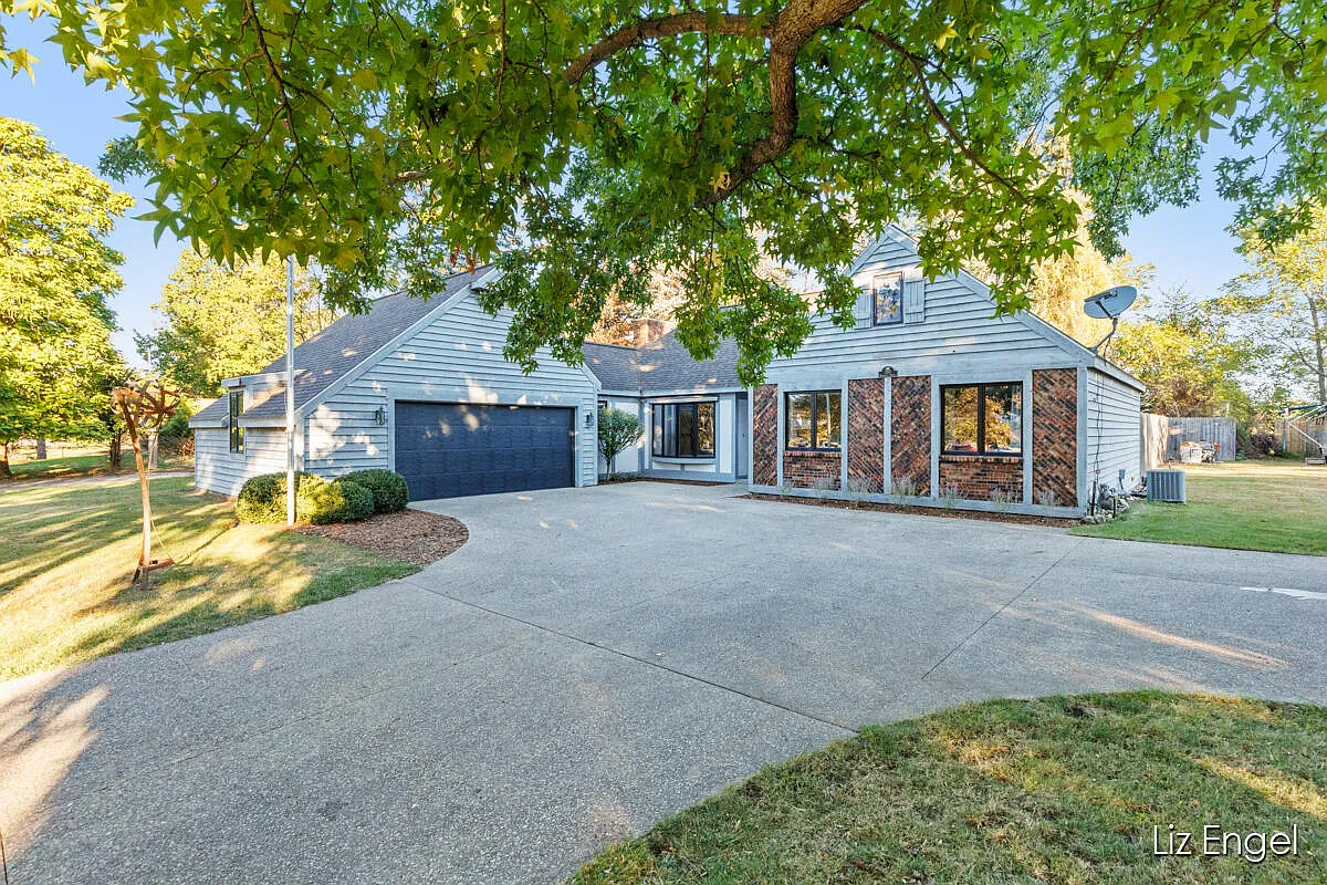 260 Randolph St photo 1