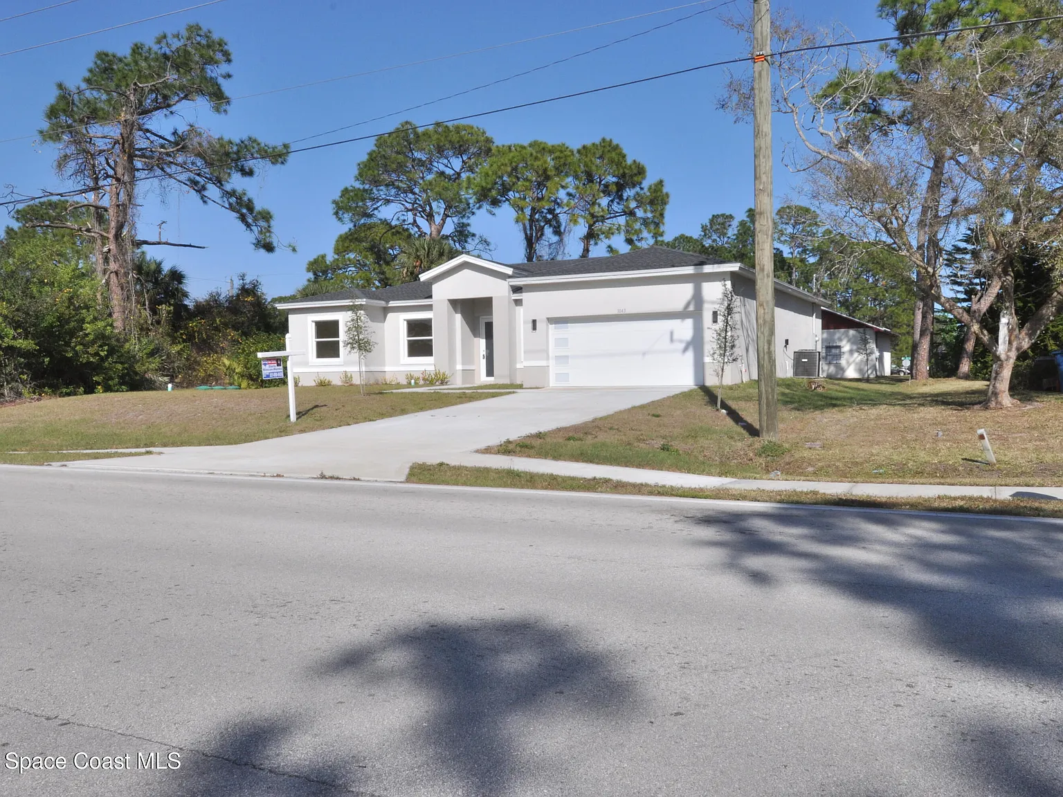 4 bed, 2.5 bath, 1892 sqft, $2,400 — Photo 2