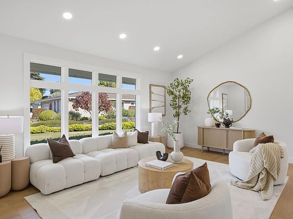 5th image of 323 Shad Ct