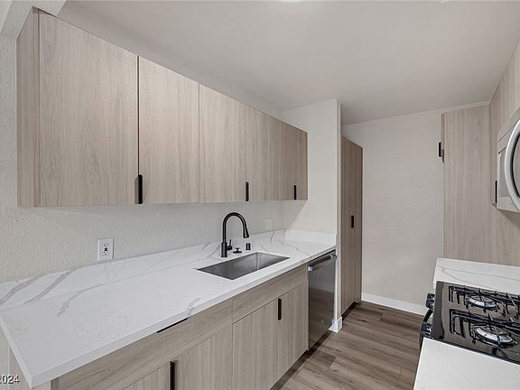 5th image of 3539 Villa Knolls South Dr #0