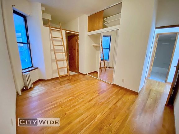 4th image of 320 E 93rd St APT 3a