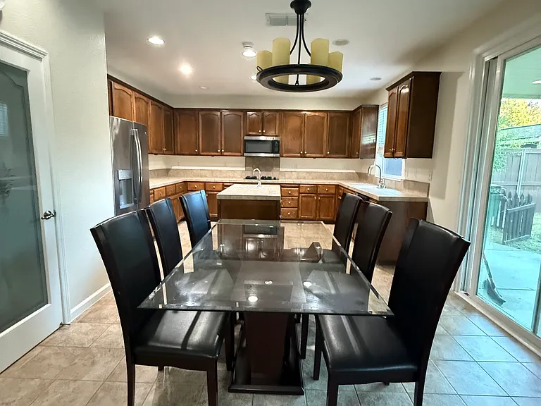 1661 Columbus Rd — Photo 6
