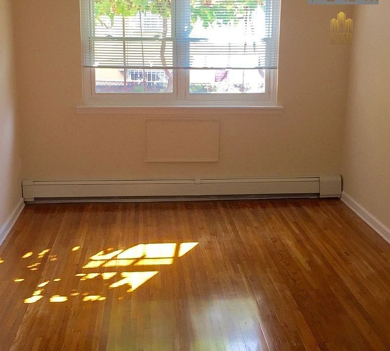 1st image of 4418 25th Ave APT 1