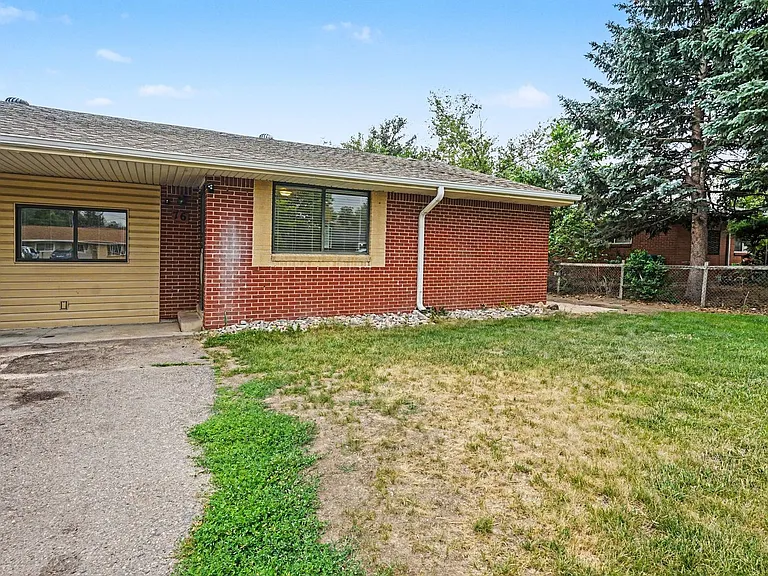 76 Newland Ct — Photo 2