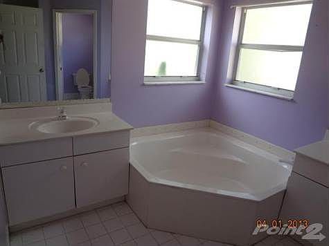 5th image of 340 SW 203rd Ave