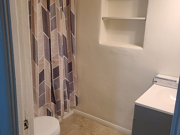 2nd image of 829 Mount Vernon Ave